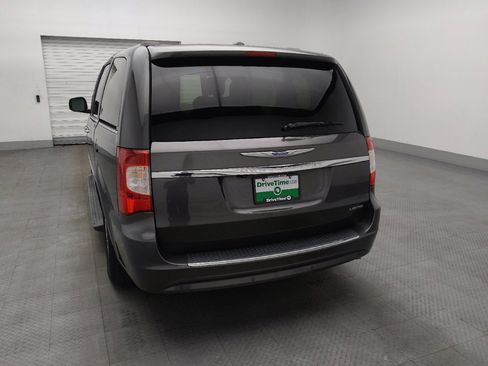 Used 2015 Chrysler Town & Country Limited Platinum FWD image 6