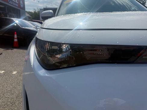 Used 2023 Kia Soul LX w/ LX Technology Package FWD image 9