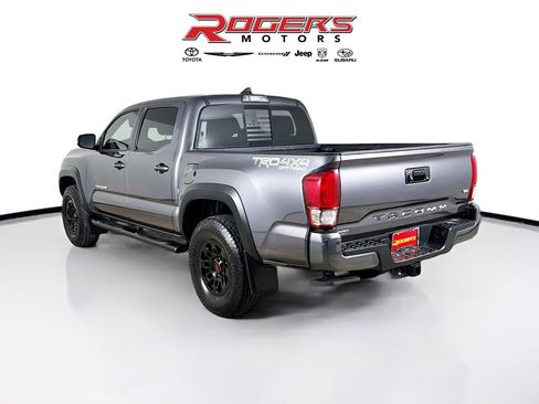 Certified 2017 Toyota Tacoma TRD Off-Road w/ Premium & Technology Package AWD/4WD image 11