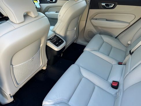 New 2026 Volvo XC60 B5 Ultra w/ Climate Package image 10