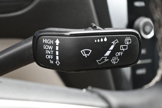 Used 2023 Volkswagen Tiguan SE w/ Panoramic Sunroof Package FWD image 20
