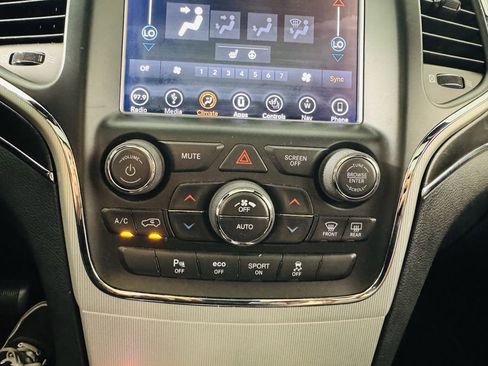 Used 2018 Jeep Grand Cherokee Limited AWD/4WD image 19