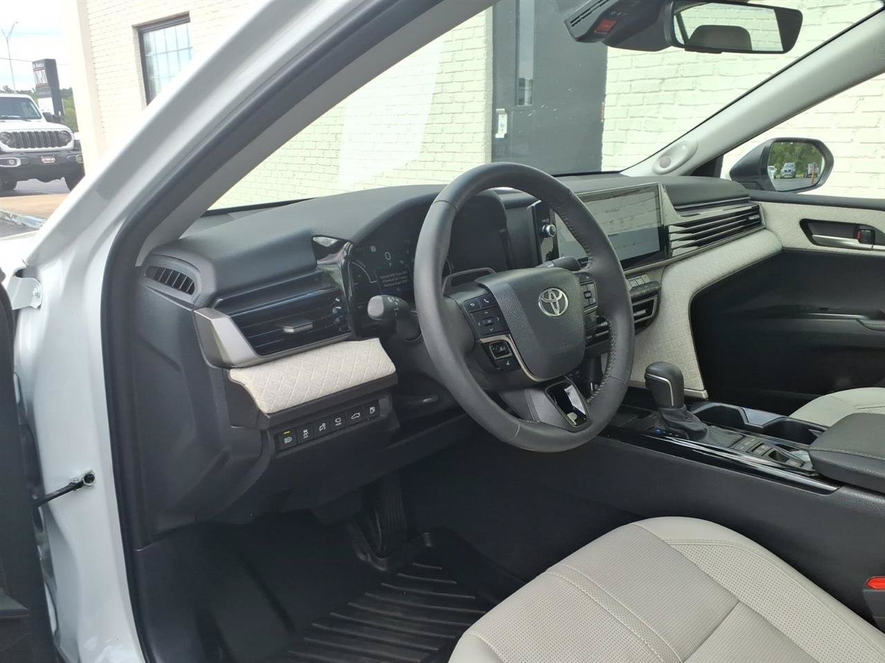 Used 2025 Toyota Camry XLE w/ Premium Plus Package FWD image 5