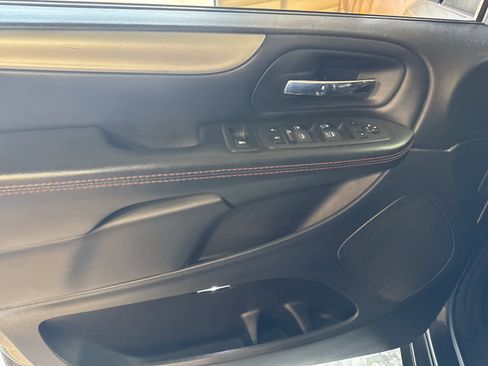 Used 2019 Dodge Grand Caravan GT image 18