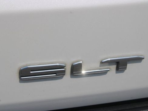 Used 2022 GMC Yukon XL SLT w/ SLT Premium Package RWD image 17