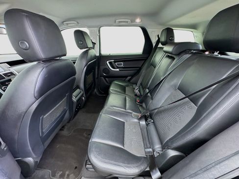 Used 2017 Land Rover Discovery Sport SE image 15