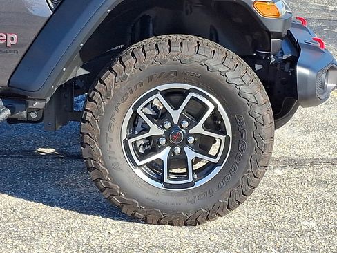 Used 2024 Jeep Wrangler Unlimited Rubicon w/ Safety Group image 8