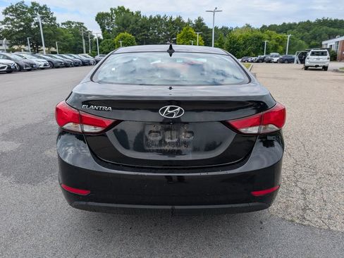 Used 2015 Hyundai Elantra SE w/ Option Group 03 FWD image 4