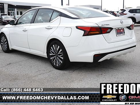 Used 2025 Nissan Altima 2.5 SV FWD image 35