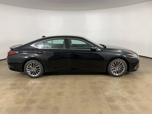 Used 2025 Lexus ES 300h w/ Luxury Package image 7