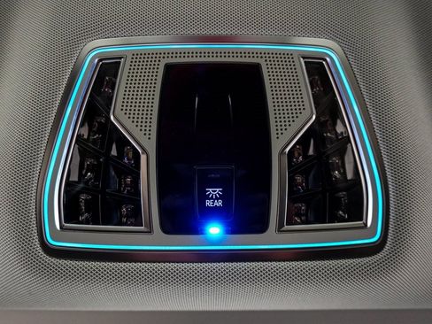 Used 2022 Audi A8 L 3.0T w/ Luxury Package image 26