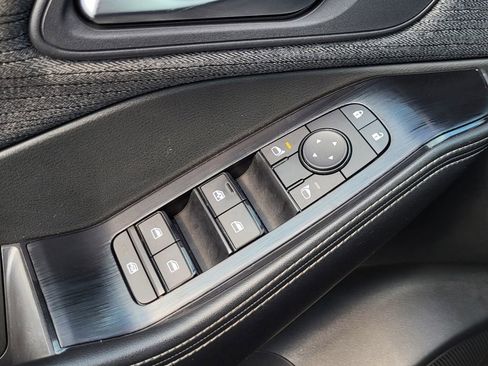 Used 2023 Nissan Rogue SV image 4