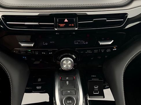 Used 2024 Acura MDX SH-AWD w/ Advance Package image 32