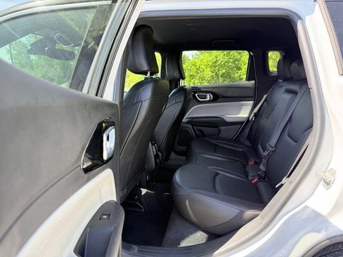 Used 2025 Jeep Compass Limited AWD/4WD image 18