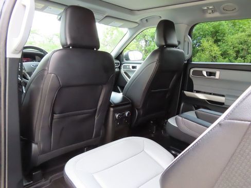 Used 2021 Ford Explorer XLT w/ Equipment Group 202A AWD/4WD image 25