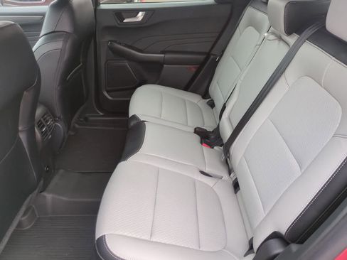 Used 2025 Ford Escape SE w/ Class II Trailer Tow Package image 19