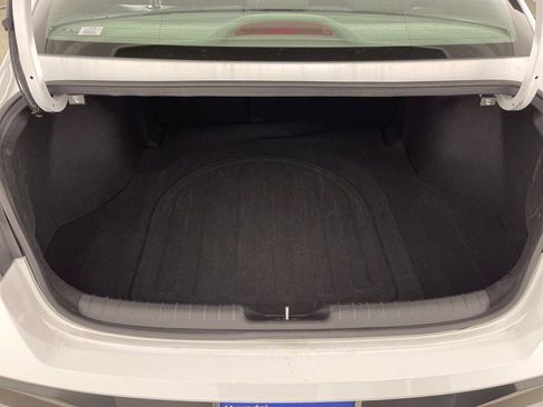 Certified 2025 Hyundai Elantra SEL FWD image 10