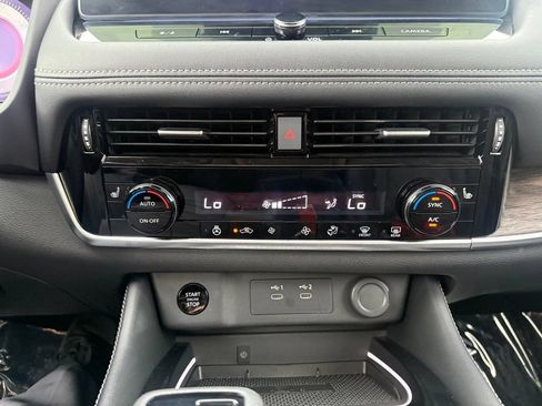 Used 2025 Nissan Rogue Platinum FWD image 12