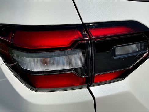 Used 2024 Honda Pilot TrailSport image 23
