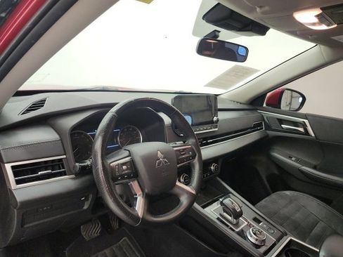 Used 2023 Mitsubishi Outlander SE image 10