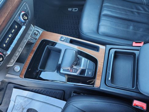 Used 2022 Audi Q5 2.0T Premium w/ Convenience Package image 13