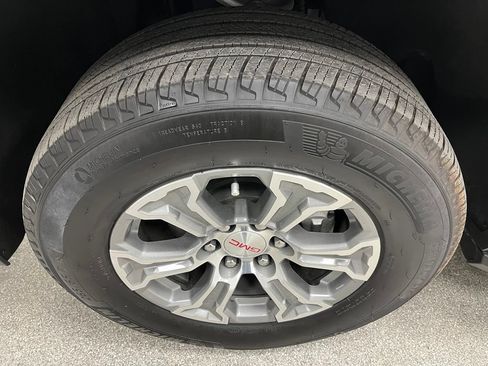 Used 2024 GMC Yukon SLE AWD/4WD image 15