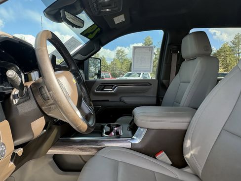 Used 2024 Chevrolet Silverado 2500 LTZ w/ LTZ Plus Package image 40