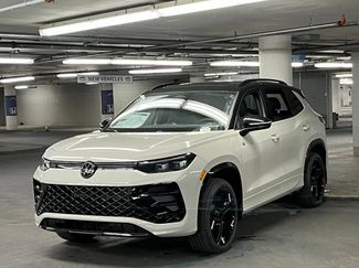 New 2026 Volkswagen Tiguan SE R-Line FWD video 3
