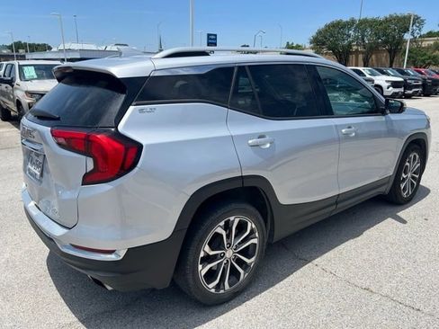 Used 2020 GMC Terrain SLT w/ Preferred Package FWD image 3