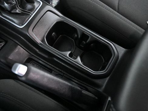 Used 2022 Jeep Gladiator Overland w/ Cold Weather Group image 27