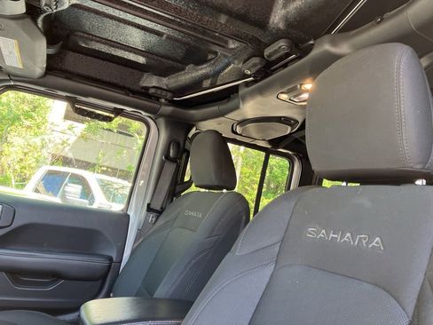Used 2020 Jeep Wrangler Unlimited Sahara AWD/4WD image 17