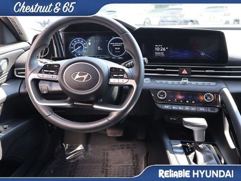 Used 2025 Hyundai Elantra Limited FWD image 19