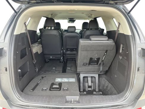 Used 2025 Kia Carnival FWD image 28