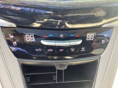 Used 2025 Cadillac XT6 Premium Luxury w/ LPO, Floor Liner Package AWD/4WD image 18