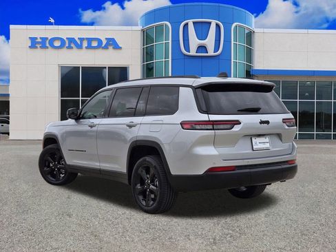 Used 2025 Jeep Grand Cherokee L Laredo RWD image 5