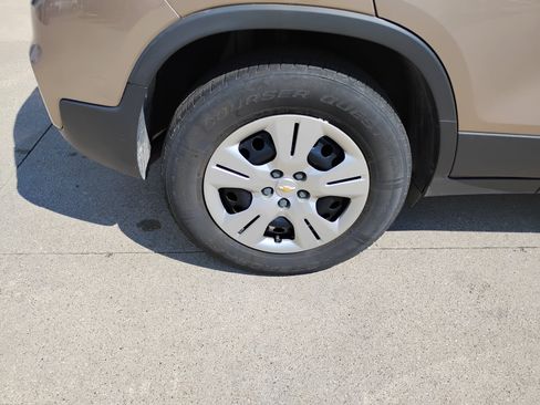 Used 2018 Chevrolet Trax LS FWD image 30