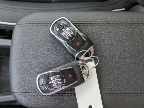 Used 2024 Buick Encore GX Avenir image 32