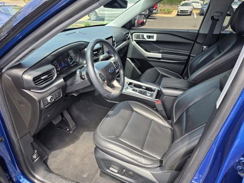 Used 2022 Ford Explorer XLT w/ Equipment Group 202A AWD/4WD image 21