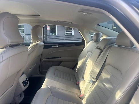 Used 2017 Ford Fusion SE w/ Fusion SE Technology Package FWD image 10