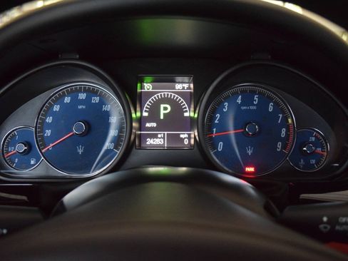 Used 2019 Maserati GranTurismo Sport RWD image 36