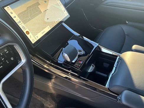 Used 2024 Land Rover Range Rover Sport SE image 14