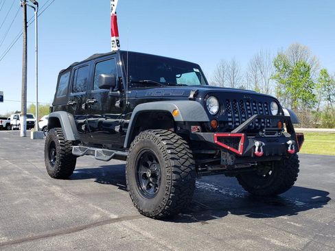 Used 2013 Jeep Wrangler Unlimited Sahara image 3