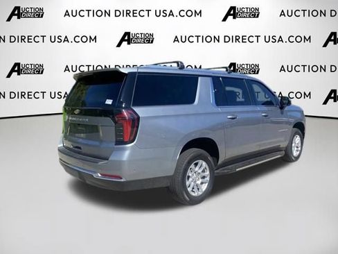 Used 2025 Chevrolet Suburban LS AWD/4WD image 17
