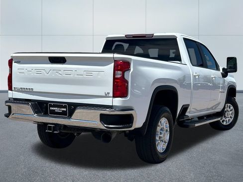 Used 2022 Chevrolet Silverado 2500 LT w/ Convenience Package AWD/4WD image 2