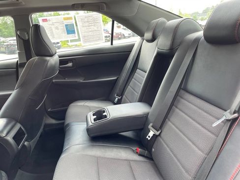 Used 2016 Toyota Camry SE w/ Moonroof Package FWD image 10