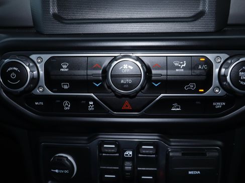 Used 2021 Jeep Gladiator Sport AWD/4WD image 25