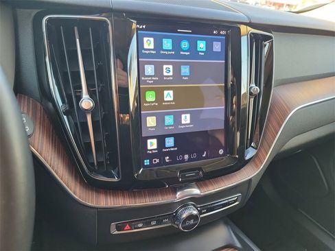 Used 2023 Volvo XC60 B5 Plus image 8