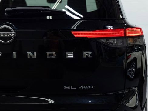 Used 2024 Nissan Pathfinder SL image 8