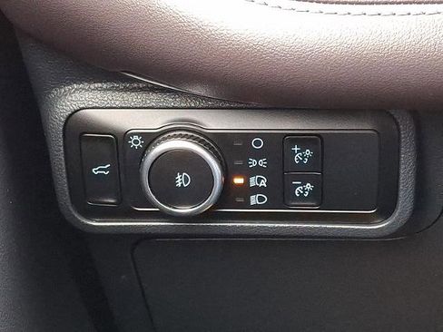 Certified 2025 Ford Explorer Platinum w/ LUX Leather Package image 26