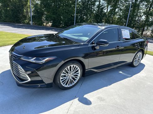 Used 2022 Toyota Avalon Limited w/ Advanced Safety Package FWD image 5